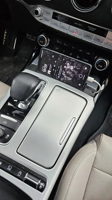 Kia Stinger phone mount 166mm wide 12mm depth (OnePlus 7, Pro, Poco X7 pro, Pixel 8 XL)