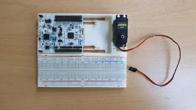 Adapter plate for STM Nucleo / Arduino boards to pair with breadboard and servos