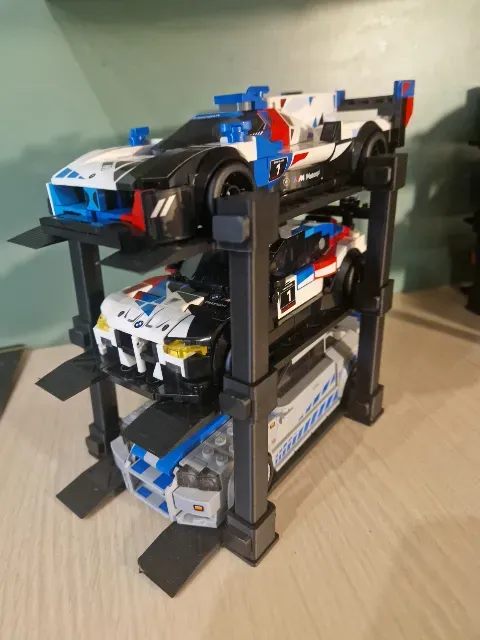 Lego Cars Garage — Image 5 of 11