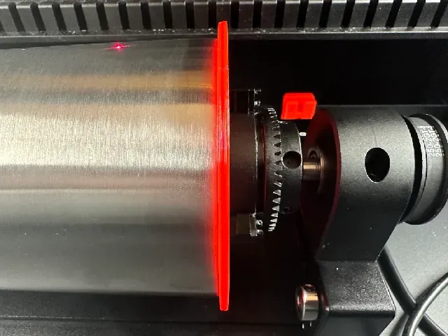 Parametric xTool RA2 Rotary Chuck and Backstop Fence — Фото 2 из 8