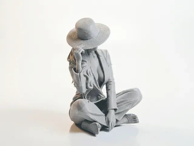 Sat Lady With Hat Figurine Female Figure 3D Printable — Фото 3 из 5