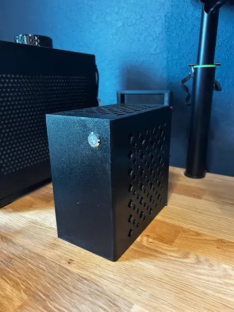3.73L Mini ITX SFF PC Case with Carry Handle (Stak 3.7 Carry)