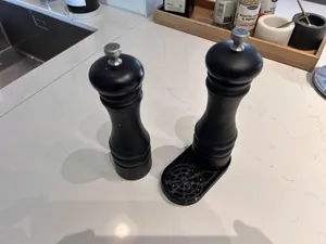 Tray with dirt trap for Salt and Pepper grinders