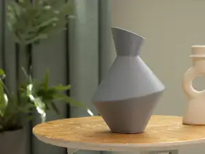 Vase YURA - Asymmetric Minimalist Vase