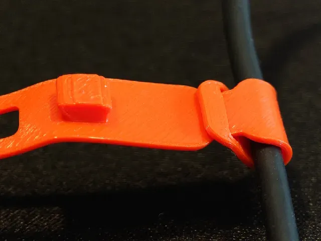 Stay-on Reusable Cable Tie in TPU. For USB, HDMI, DP, UTP and Power cables and more — Фото 3 из 8