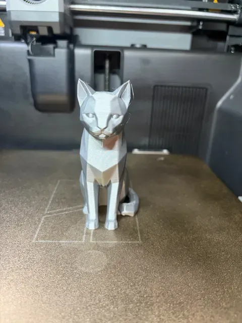 Cute Polygon Cat-Low Poly Sitting Cat Sculpture — Фото 2 из 5