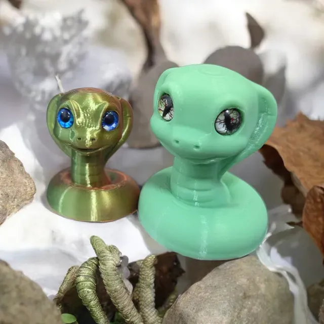 Cute cobra snake - 6mm + 8mm glass eye compatible