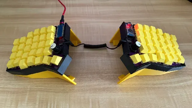 Sofle V2 (non-RGB) tenting case