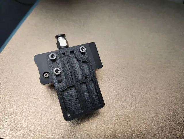 Q1 Pro mount for smart filament sensor SFS V2 from BTT — Фото 3 из 10