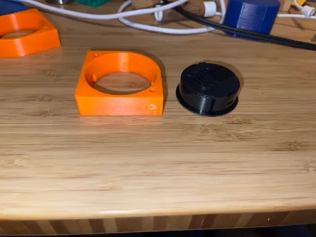Hygrometer Holder for Sterilite Containers — Image 3 of 6