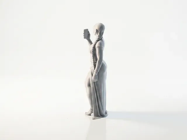 Selfie Baddie Female Figurine 3D Printable — Фото 5 из 5