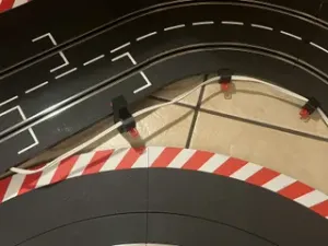 Carrera Bahn 132/124 Schienen - Kabelführung / Carrera track rails – cable routing