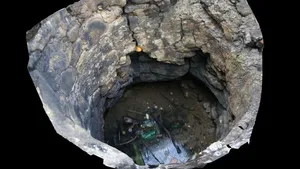 Lava tree cavity at Takapuna