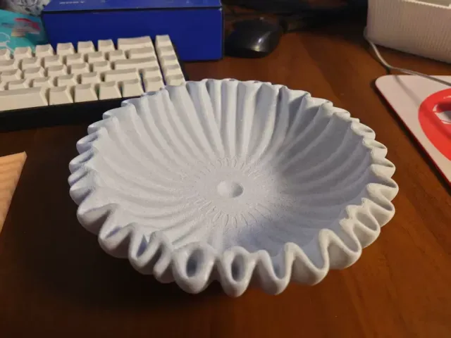 Wave Ceramic Fruit Plate French Decorative Fruit Bowl Elegant Artistic Ornament Living Dining Room Desktop Storage