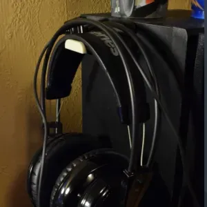 Headphone stand