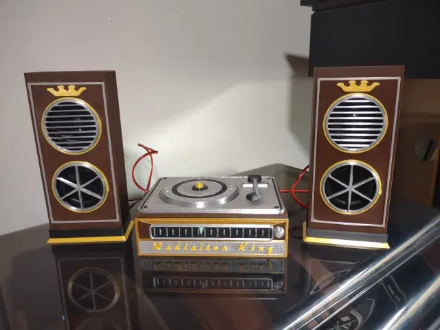 Fallout Radiation King Stereo and Speakers — Image 2 of 9