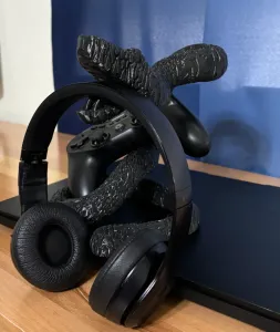 Rattlesnake Headphone and Controller Stand