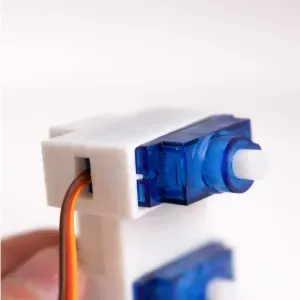 Servo casing