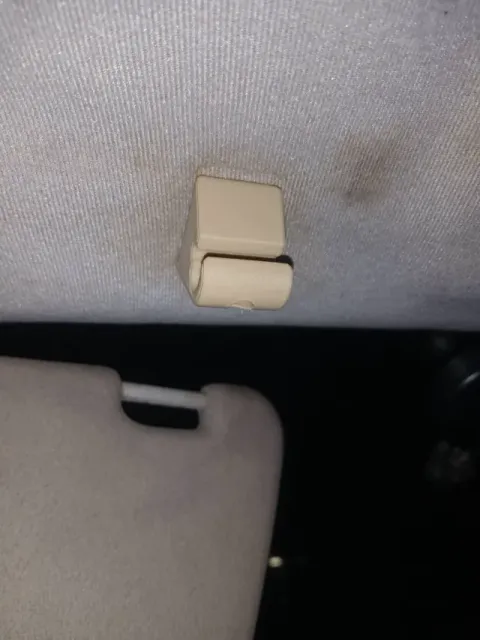 Opel Kadett & Corsa Sun Visor Clip Replacement — Фото 3 из 3