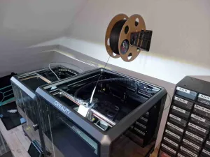 super cool filament roll holder for the wall, max 1kg rolls!