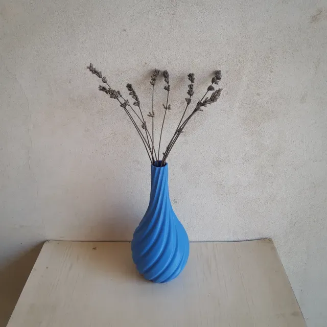 Flower vase — Image 2 of 4