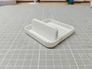 Vertical Pot Lid Stand with Water Collection Groove