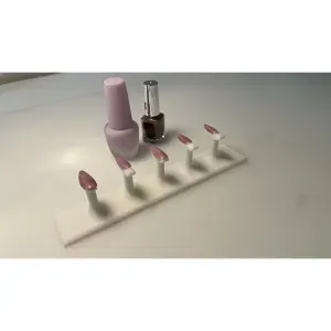 Nail tip holder for acrylic