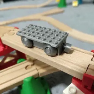 Brio wagon adapter with classic brick pins