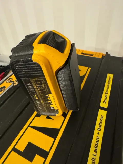 DeWalt Battery Holder Compact Wall Mount DeWalt 20V/18V XR — Image 6 of 9