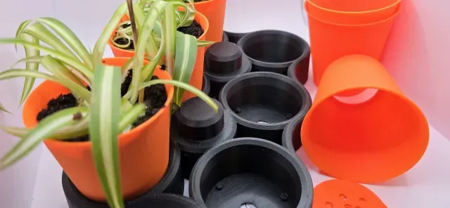 SMALL SEEDLING PLANT POTS — Image 6 of 9