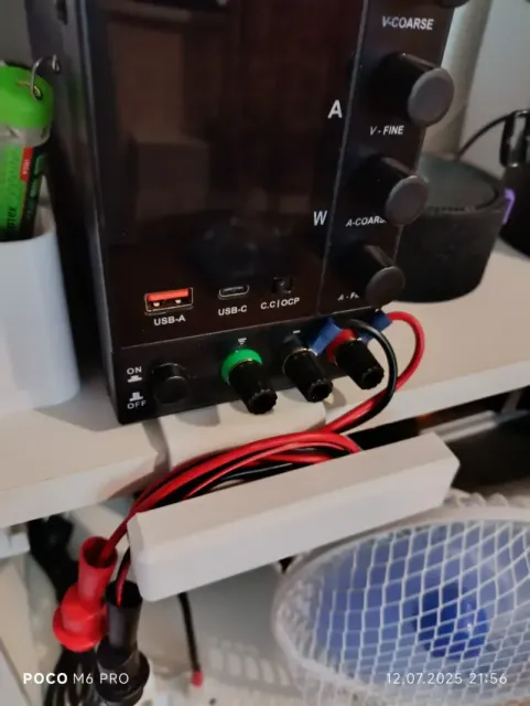 Laboratory power supply wire holder for table 16mm — Image 2 of 4