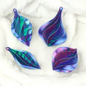 Twisted Christmas Tree Ornaments / Baubles in Vase Mode