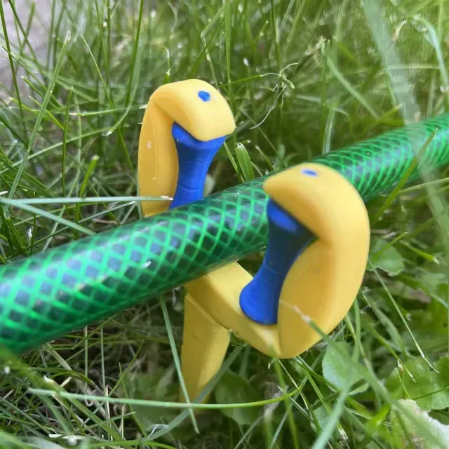 Holding, guiding the garden hose