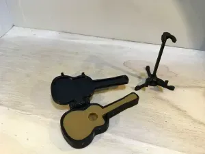 Acoustic Guitar and Case (1:18 scale)