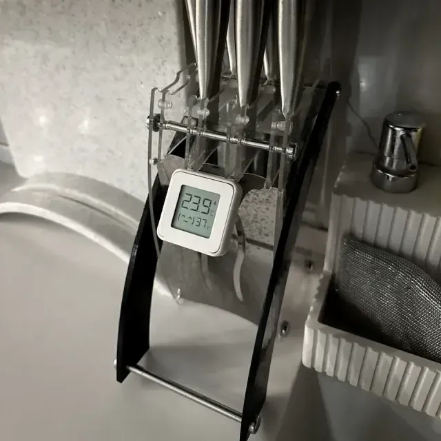 Mi Temp and Humidity Monitor 2 - Magnetic Mount & Desk Stand — Фото 6 из 9