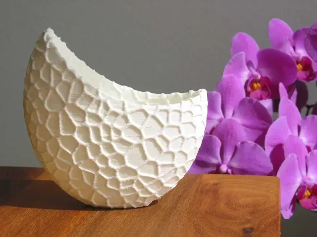 Crescent moon pot — Image 3 of 5