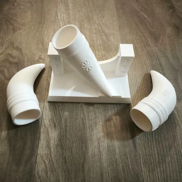Viking Mead Horn Bundle with Display Stand