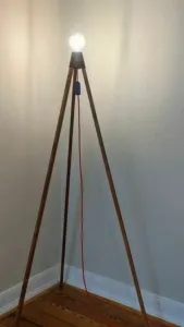 lampara de pie (3 patas cuadradas )