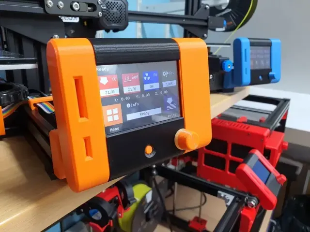 Slim Pivoting Display Housing for the Ender 3 & 5 — Фото 2 из 9
