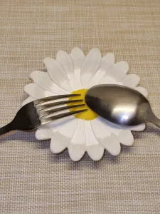Daisy cutlery drainer - Ociekacz na sztućce stokrotka