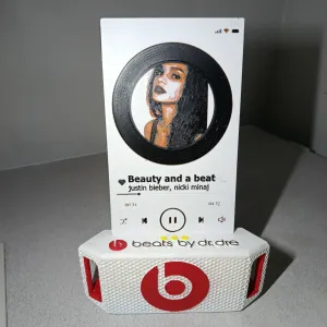 Beats by Dre Beatbox Photo Holder / Stand