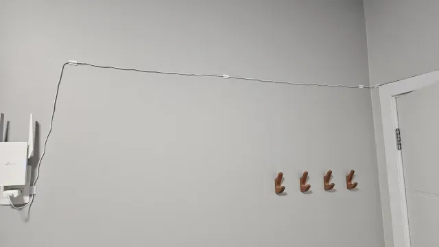 Wall cable clip (3mm cable) — Image 6 of 8