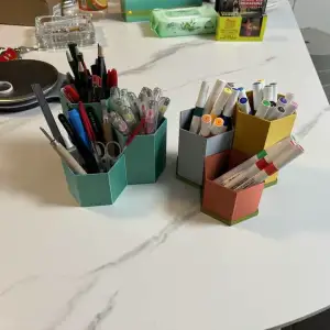 Hexagonal honeycomb pen holder 六边形蜂巢笔筒
