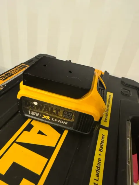DeWalt Battery Holder Compact Wall Mount DeWalt 20V/18V XR — Image 9 of 9