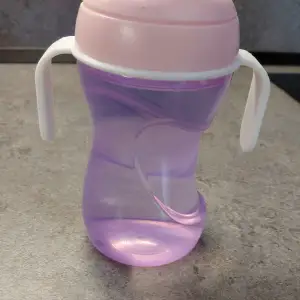 Baby cup  handler