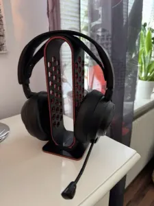 Headphone stand
