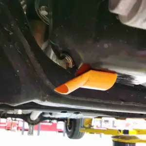Oil drain flow diverter