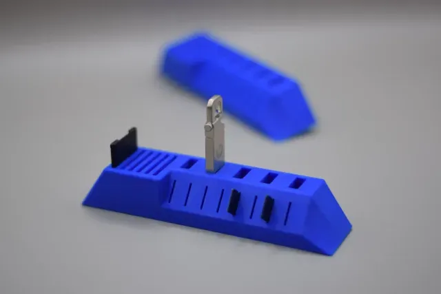 USB Drive & SD Card Organizer — Фото 3 из 4