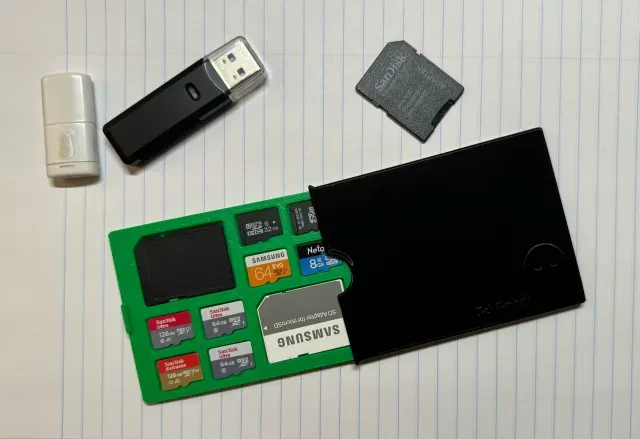 Wallet-Style SD & Micro SD Cases — Image 2 of 8