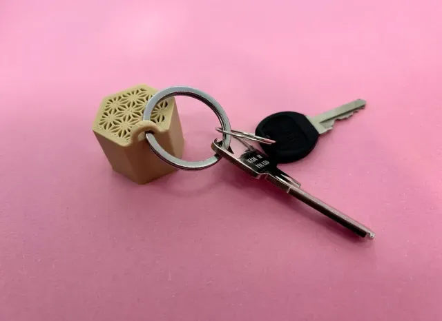 Honeycomb key holder-keychain — Image 3 of 6